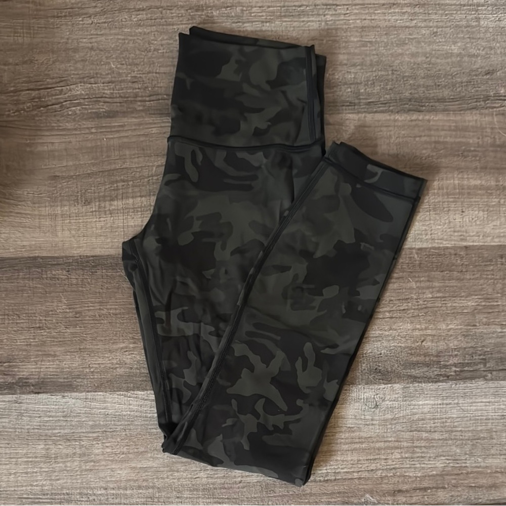 Lululemon Women’s High-rise Camo Leggings size 6